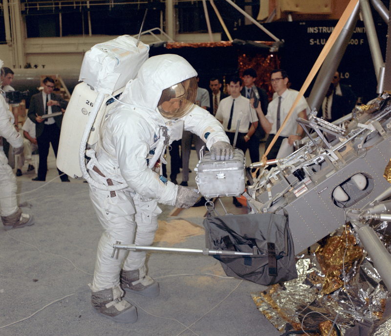 Illustration for article titled Real Apollo 11 Training Photos Look Like Prep For a Fake Moon Landing